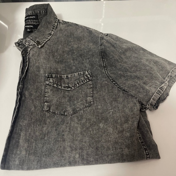 Men’s short sleeve distressed black/gray button down in large - Picture 6 of 6